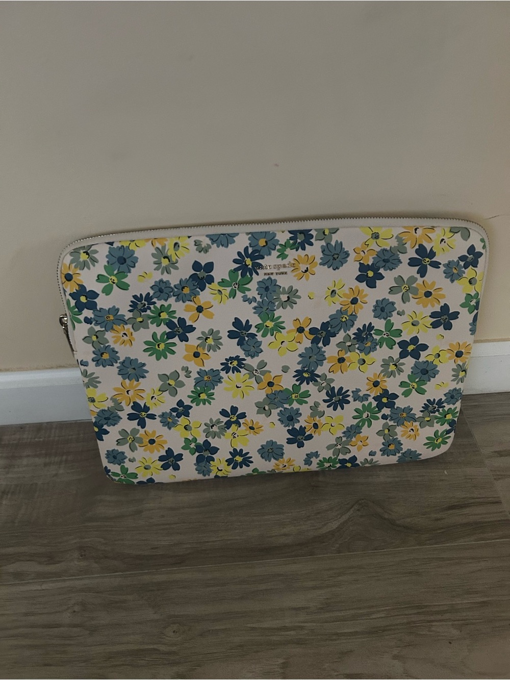 Final Sale kate spade Floral Zip Laptop Sleeve in White, Yellow & Blue